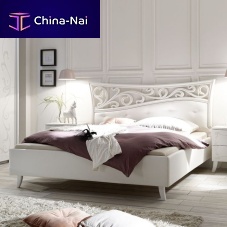 Double bed SOLERtraditionalwith upholstered headboardleather