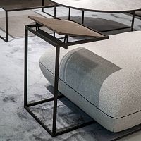 Free-standing computer table UPcontemporarycommercial