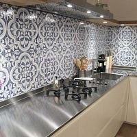 Ceramic backsplash