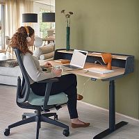 Free-standing desk se:deskcontemporarymetalfelt