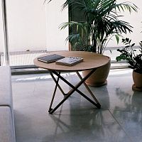 Contemporary coffee table Subeybajaoakwooden baseround