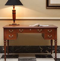 Traditional desk 15 Zwooden4-legged