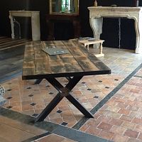 Traditional table woodensolid woodround