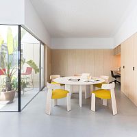 Contemporary table Oru oakcarbonoak base
