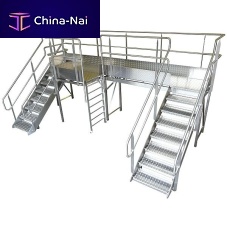 Access platform personnelwith safety railing