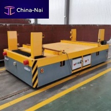 Automated rail transfer car battery-poweredpalletfor heavy loads