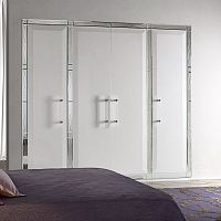 Traditional wardrobe GDA02glossy lacquered woodwith swing doors