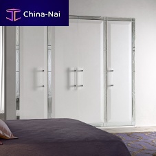 Traditional wardrobe GDA02glossy lacquered woodwith swing doors