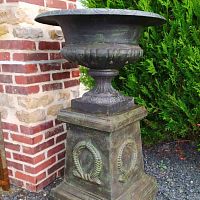 Pedestal 2020114