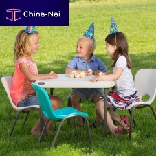 Contemporary table 80425Ghigh-density polyethylene (HDPE)powder-coated steel basesquare