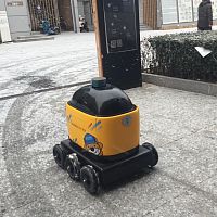 Food delivery robot RoboPonyfor restaurantfor shopping centersfor hotel