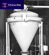 Scale with separate indicator hopper