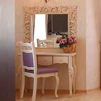 Traditional dressing table woodenwith long legs1-seat