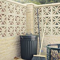 Concrete screen wall garden