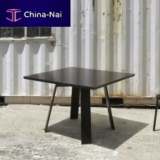 Contemporary table SEUNwengewenge basesquare