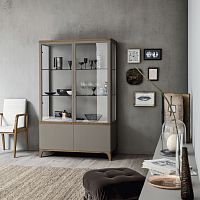 Contemporary display case BALIwith legsglassoak