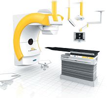 Stereotactic radiosurgery linear particle accelerator Novalis®with robotized positioning tablewith multi-leaf collimator (MLC)