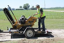 Equipment trailer TLR33single-axletowedfor machines